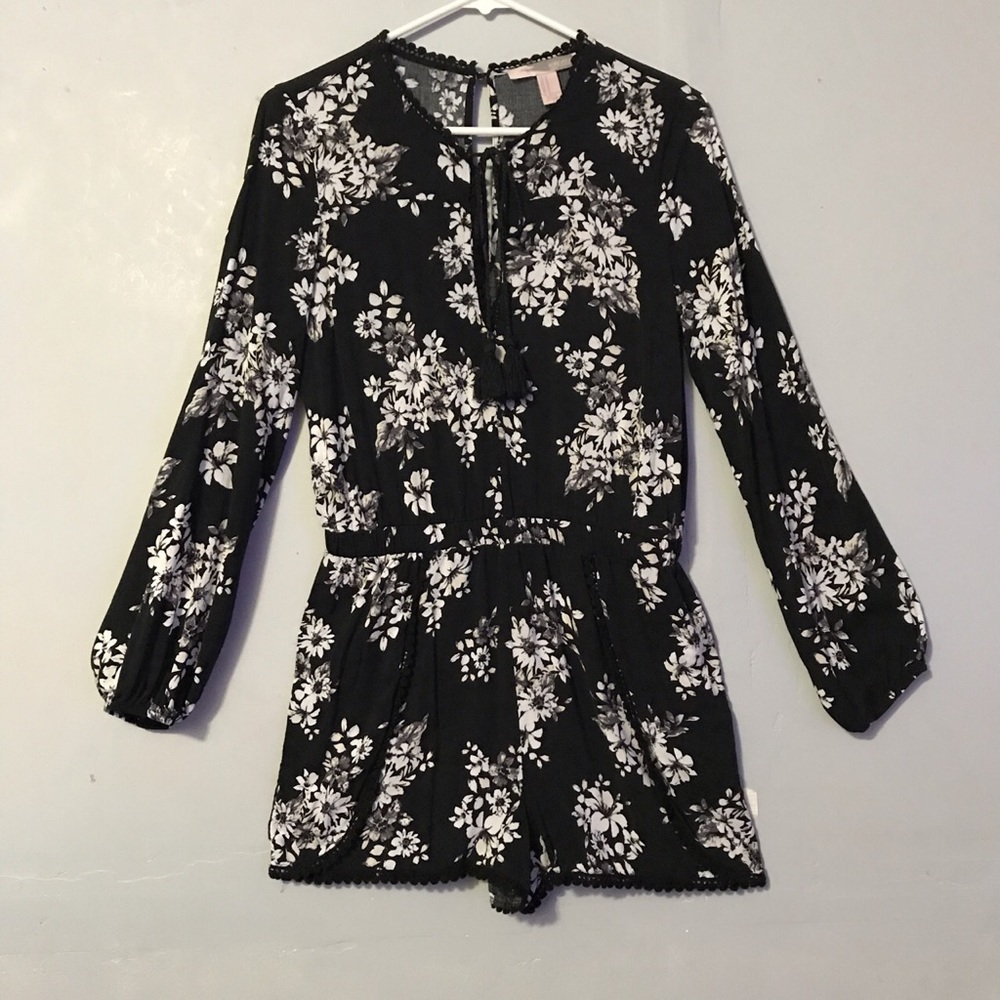 Forever 21 black & white floral long sleeve romper